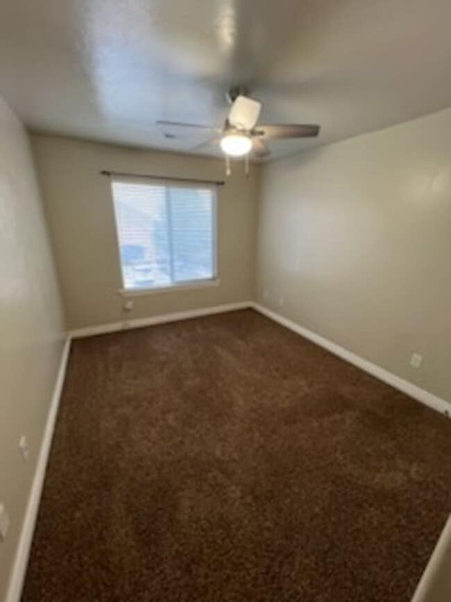 Building Photo - Pet Friendly Beautiful 3 Bed 3.5 Bath in R...