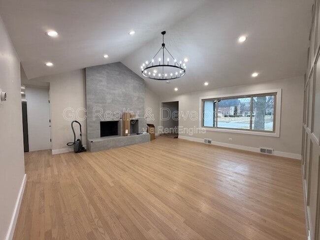 Building Photo - 465 Alexander Blvd