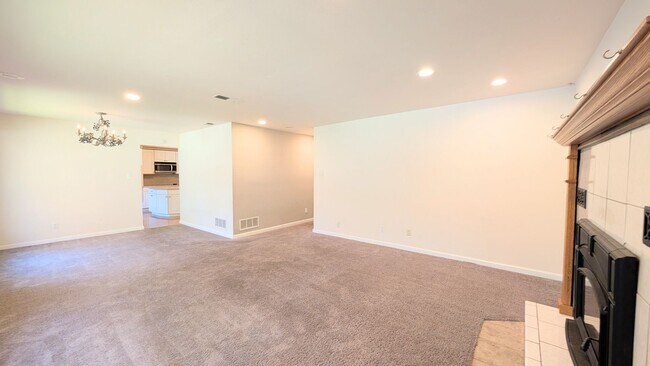 Building Photo - 3581 Cercis Way