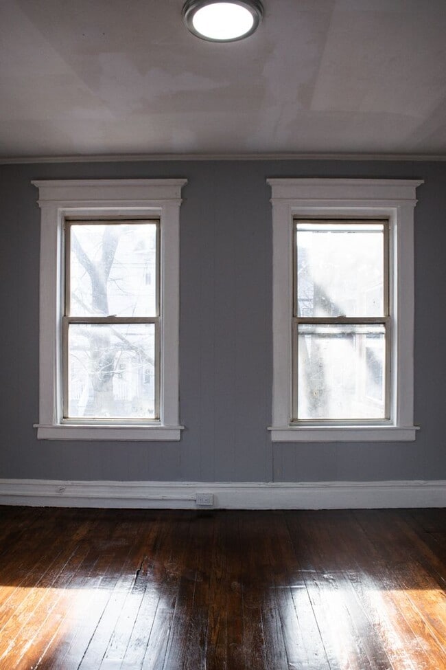 Building Photo - 19 Bassett St