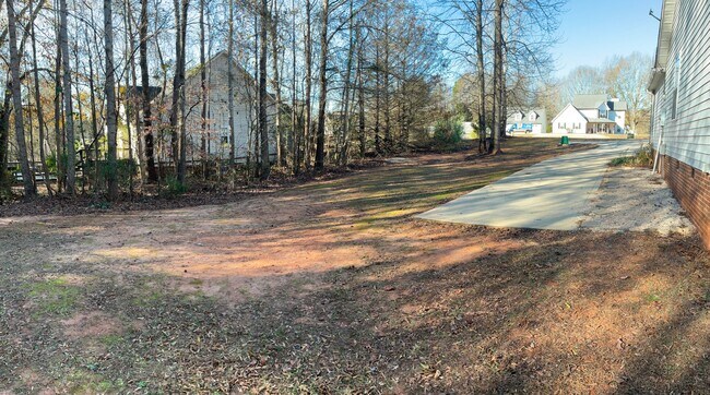 Building Photo - AVAILABLE NOW! 3 Bedroom 2 Bath Home on over 1 Acre in York with Clover Schools