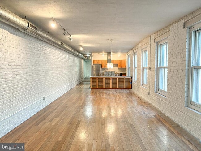 Building Photo - 212 Race St