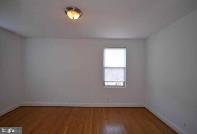 Building Photo - 1380 Bryant St NE