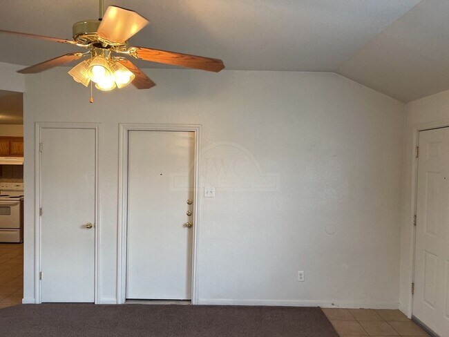 Building Photo - 304 Primrose