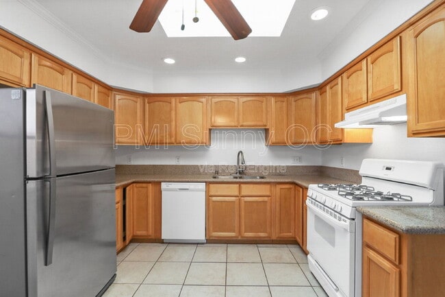 Building Photo - 5768 Campo Walk