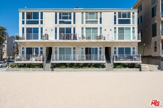 Building Photo - 4403 Ocean Front Walk