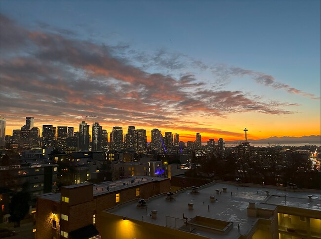 Building Photo - 601 Belmont Ave E