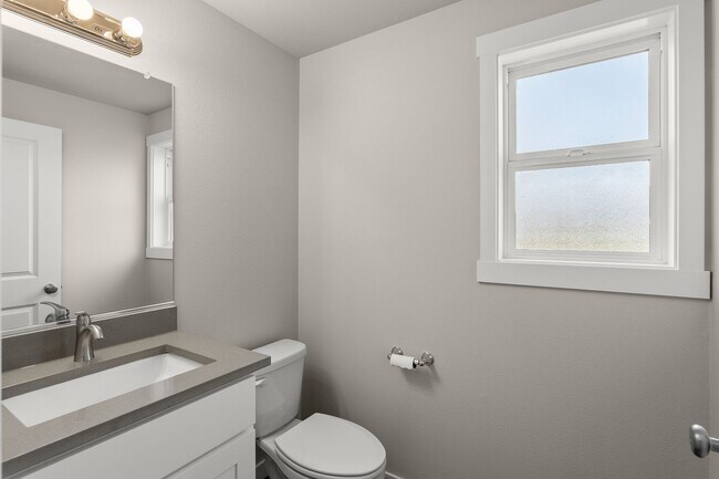 Building Photo - 5649 SE 83rd Ave