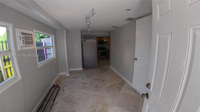 Building Photo - 5400 SW 36th St