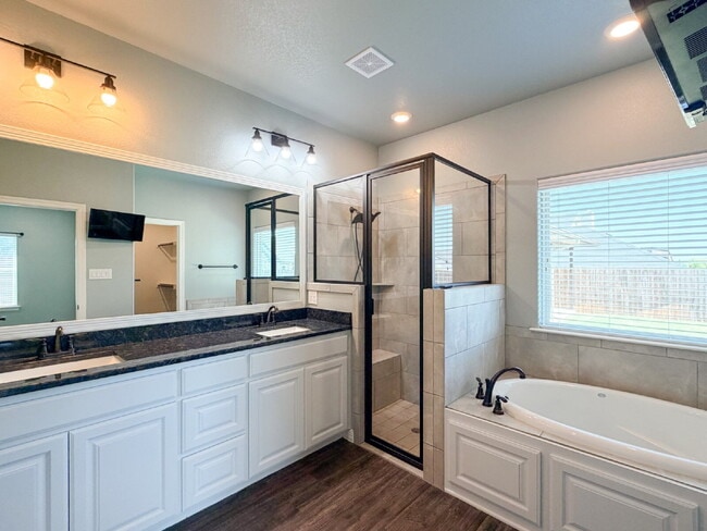 Building Photo - Lovely 3 bed, 2 bath Home in Burleson!
