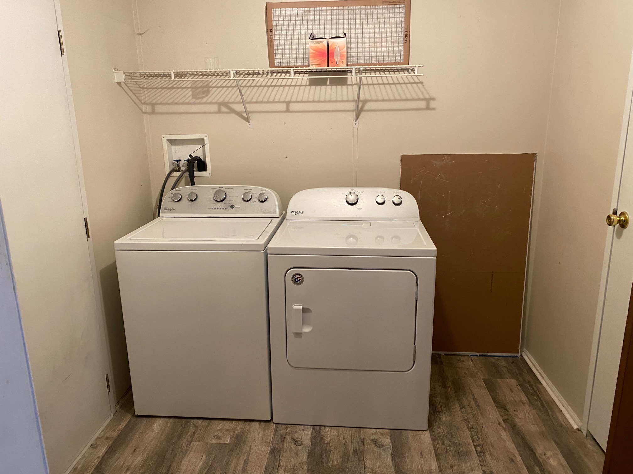 Laundry room with washer and dryer hookups (appliances not included) - 1220 Montlake Rd