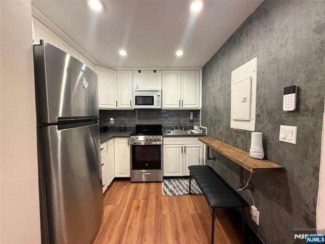 Building Photo - 42 Willow Wood Ct