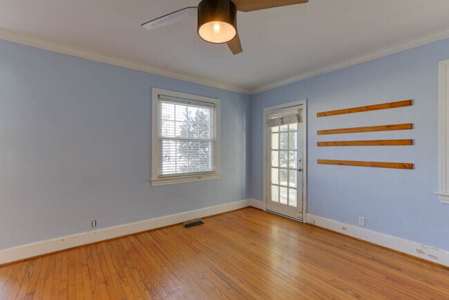 Building Photo - 407 Russell St