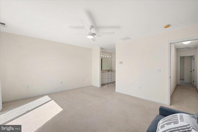Building Photo - 38259 Lake Dr