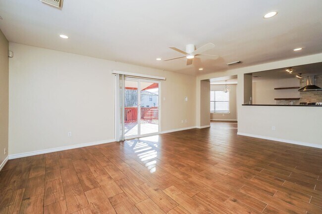 Building Photo - Upgraded 3 bedroom with loft! No Carpet