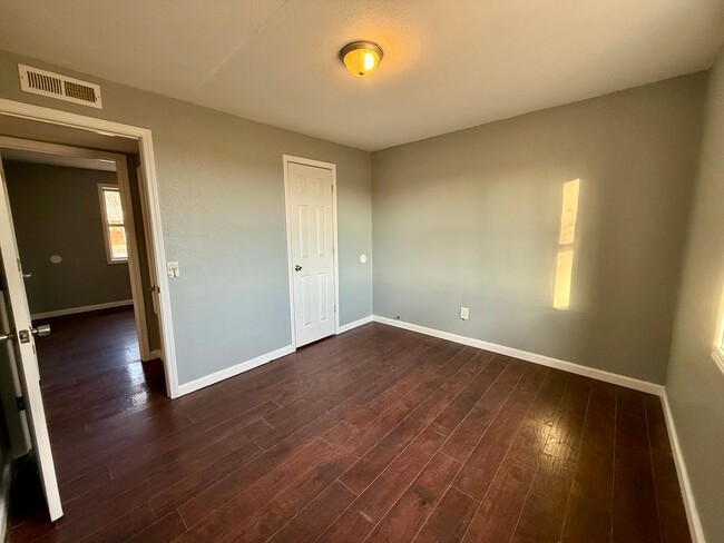 Building Photo - 3 Bedroom/1 Bathroom Home in Paragould AR - $1,100/month - Section 8 Welcome!