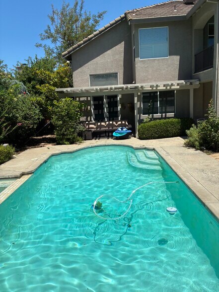 Building Photo - 2824 Buckminster Dr