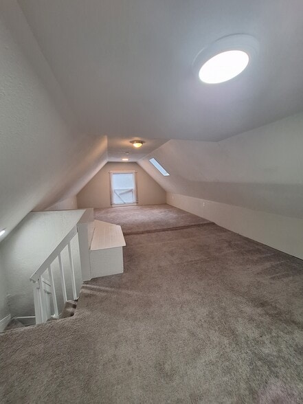 Building Photo - 627 E 7th Ave