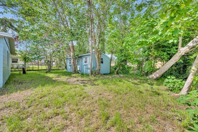 Building Photo - Charming 3 Bedroom, 2 Bathroom House!