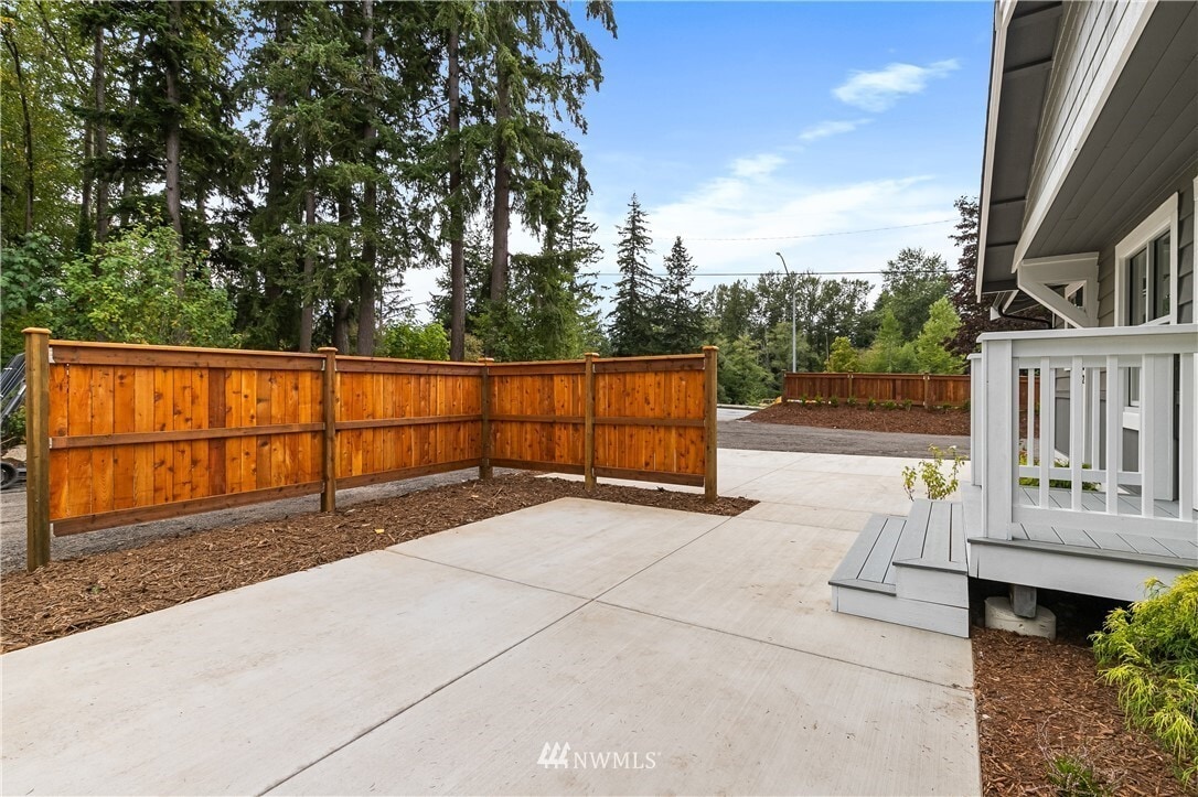 Building Photo - 1102 Yew St