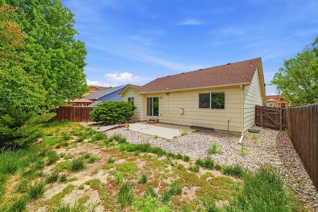 Building Photo - $2,645.95, 4 bed, 4 bath, located in Colorado Springs with a finished basement.