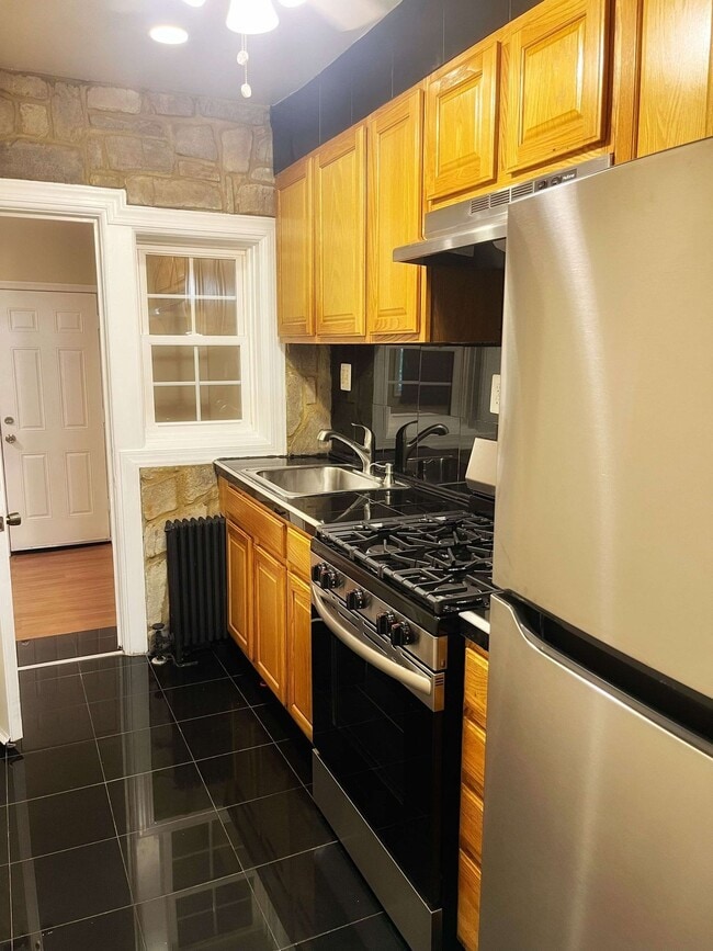 Building Photo - Move in Special! 2 Bed 1 Bath SE, DC