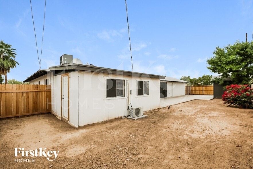 Building Photo - 5361 N 61st Dr