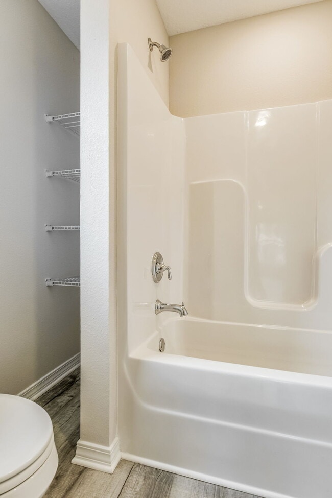 Building Photo - Contemporary Living in Milton!