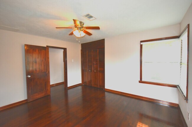 Building Photo - 5602 Tallow Ln