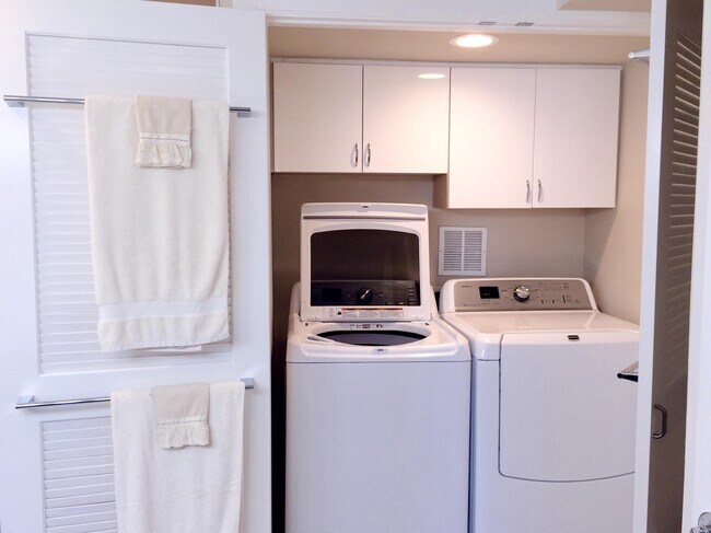 Building Photo - 5540 N Ocean Dr