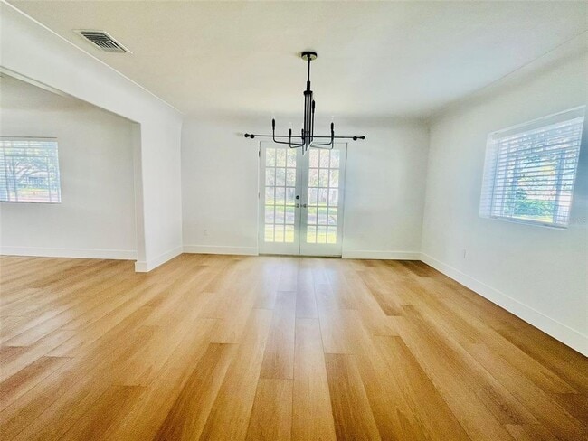 Building Photo - 1801 Beach Dr NE