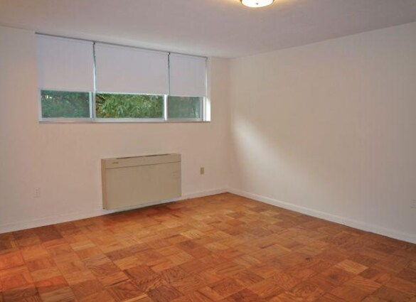 Building Photo - 16 Monmouth Ct