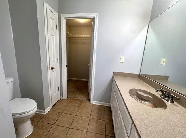Building Photo - 2806 Maryland Cir E