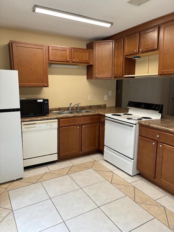 Building Photo - 612 Carnathan Ct