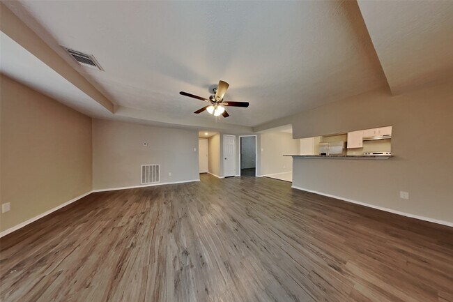 Building Photo - 21606 Crescent Heights St