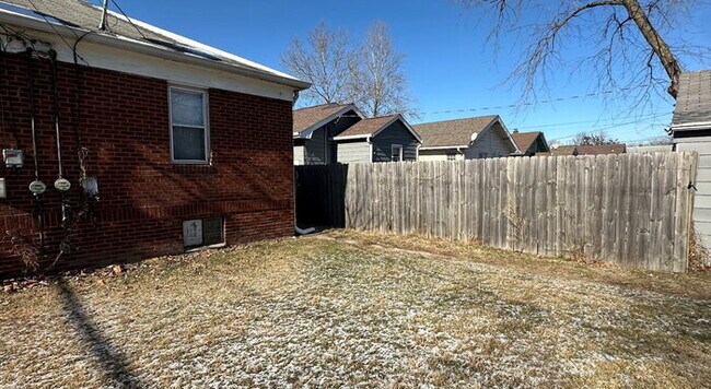 Building Photo - CENTER TOWNSHIP! *** SECTION 8 ***