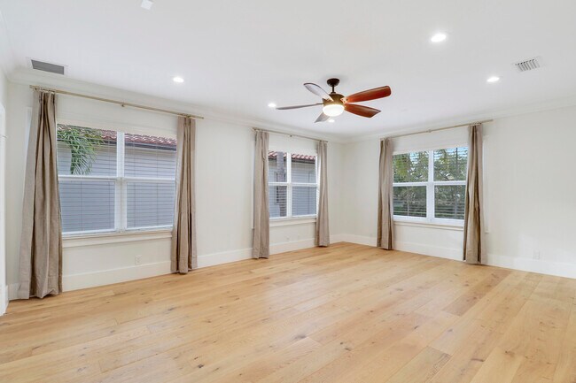 Building Photo - 142 Segovia Way