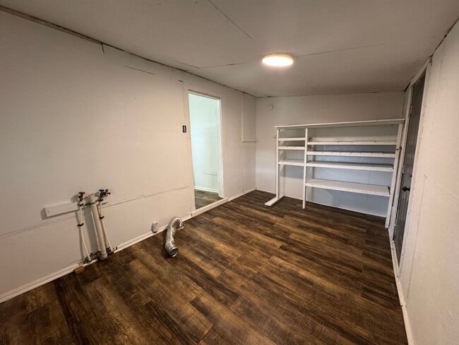 Building Photo - 2 Bedroom, 1 Bath House in Columbia!