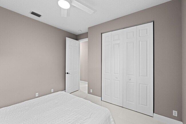 Building Photo - 9919 Royal Cardigan Way