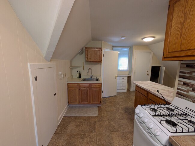 Building Photo - 90 Fairview Ave