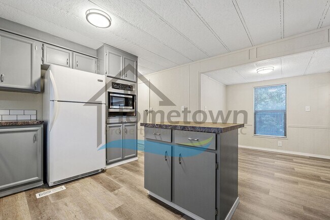 Building Photo - 2-Bedroom 2-Bathroom Home with Off-Street Parking Available in Coeur d’Alene!