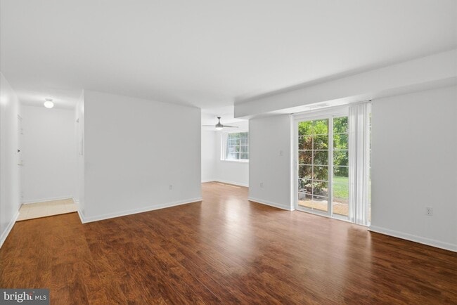 Building Photo - 1521 Colonial Dr