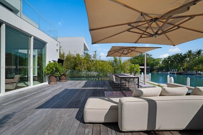 Building Photo - 1051 W 48th St