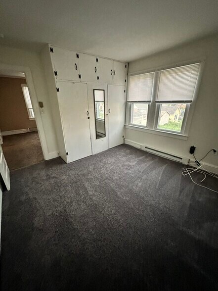 Building Photo - 308 N Chestnut St