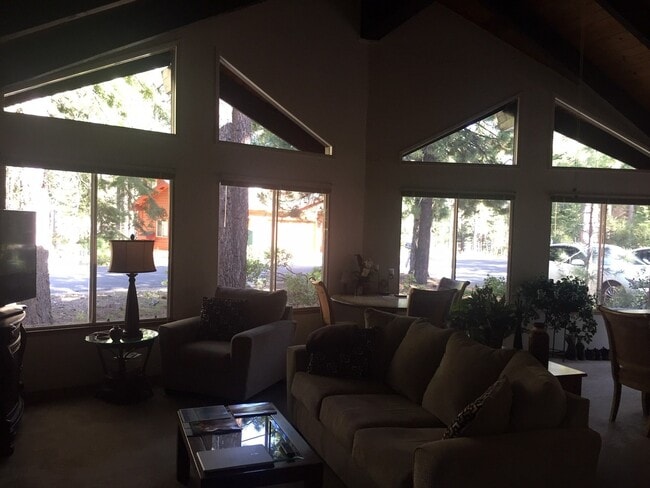 Building Photo - Great Location off Pioneer Trail in South ...