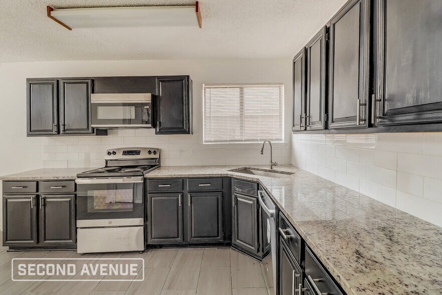 Building Photo - 8802 Briarwood Dr