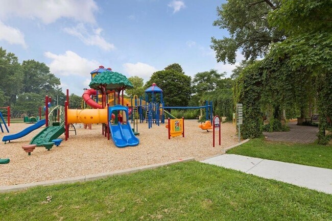 Building Photo - 4525 Park Commons Dr