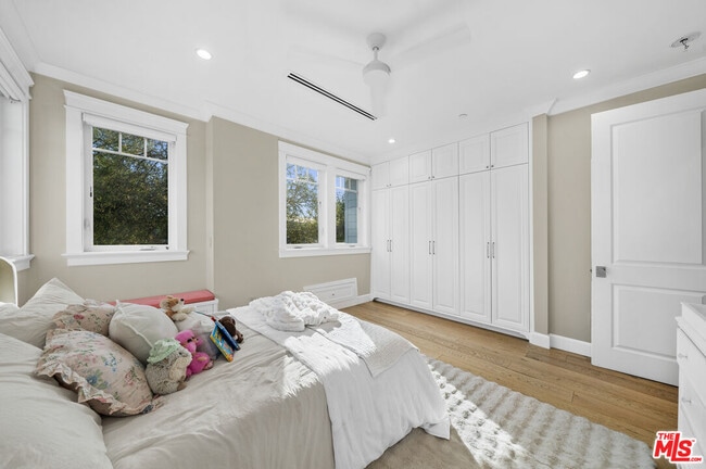 Building Photo - 12345 Huston St