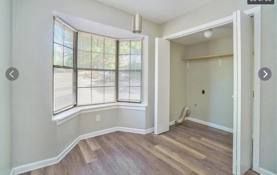 Building Photo - 926 Amberly Dr