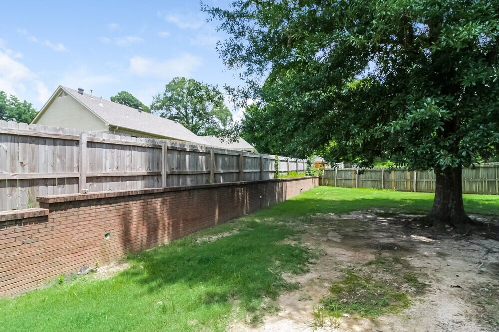 Building Photo - 1676 Sandpiper Cove N